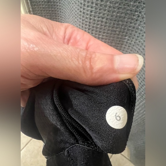 Lululemon Aria II Tank Top Size 6 Black White Parallel Stripe Yoga Shelf Bra - Picture 4 of 4